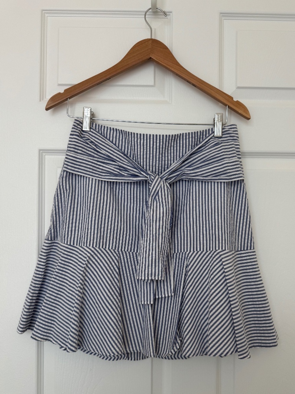 Club Monaco Blue & White Seersucker Stripe Tie-Waist Mini Skirt | Size 6